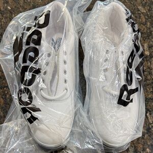 Reebok Belle Isles Leather gym shoe. Size 9